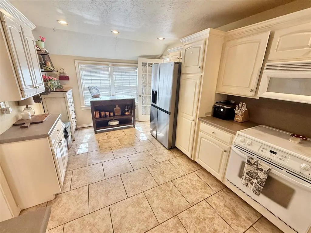 Photo 13 — 714 E Cypress Street, Altus, OK 73521