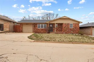 Sold home at 933 W Daniel Street