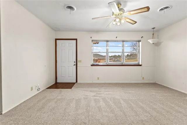 Photo 4 — 933 W Daniel Street, Weatherford, OK 73096
