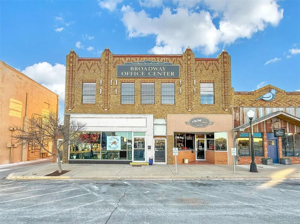 Photo 2 — 114 W Broadway Avenue, Elk City, OK 73644