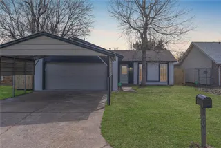 Sold home at 916 NW 102nd Street