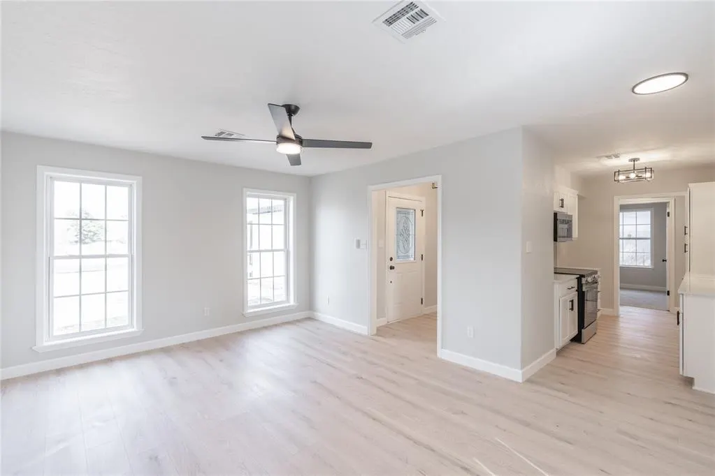Photo 3 — 916 NW 102nd Street, Oklahoma City, OK 73114