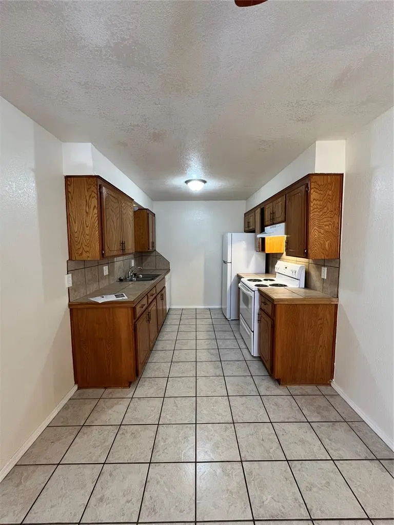 Photo 2 — 1707 Jennifer Circle, Norman, OK 73071