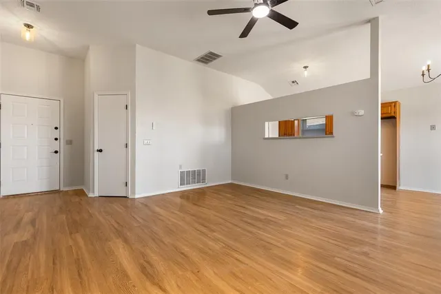 Photo 3 — 8232 Wilshire Ridge Road, Oklahoma City, OK 73132
