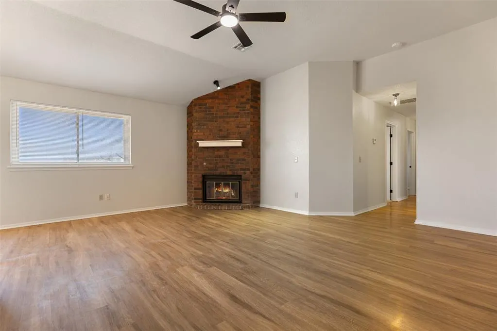 Photo 4 — 8232 Wilshire Ridge Road, Oklahoma City, OK 73132