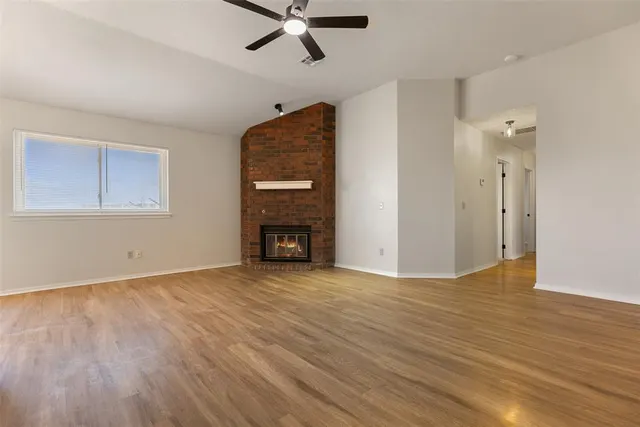 Photo 4 — 8232 Wilshire Ridge Road, Oklahoma City, OK 73132