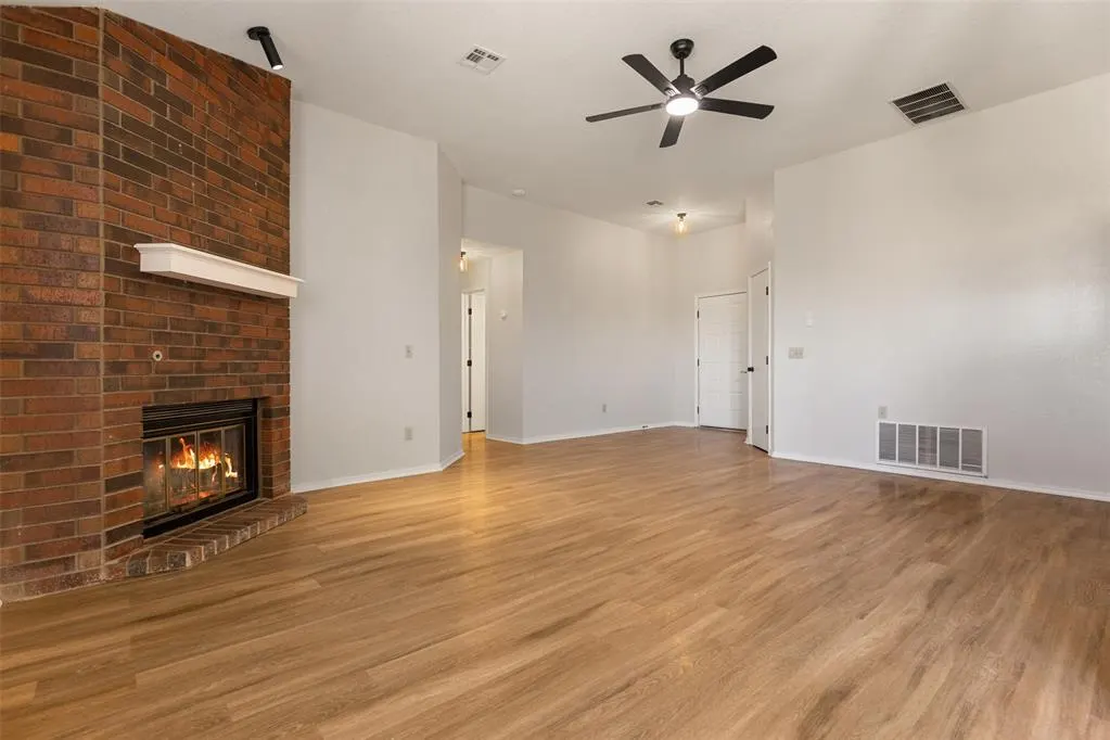 Photo 5 — 8232 Wilshire Ridge Road, Oklahoma City, OK 73132