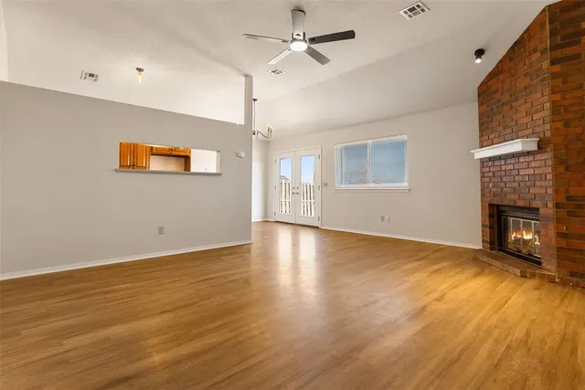 Photo 6 — 8232 Wilshire Ridge Road, Oklahoma City, OK 73132