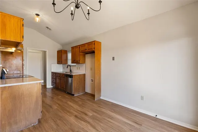 Photo 7 — 8232 Wilshire Ridge Road, Oklahoma City, OK 73132