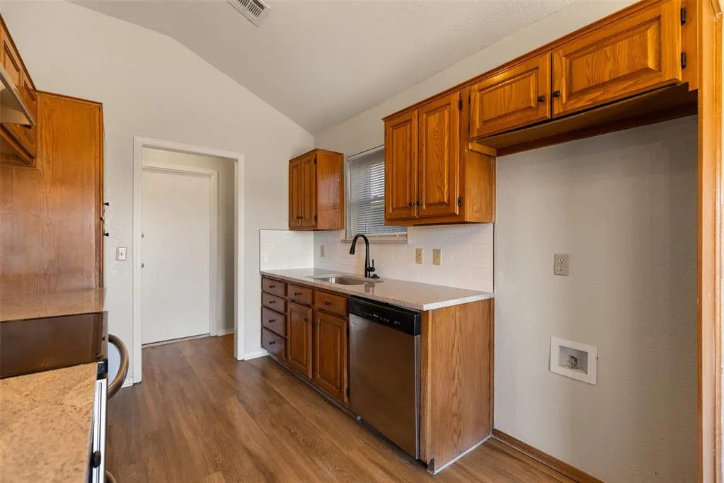 Photo 10 — 8232 Wilshire Ridge Road, Oklahoma City, OK 73132
