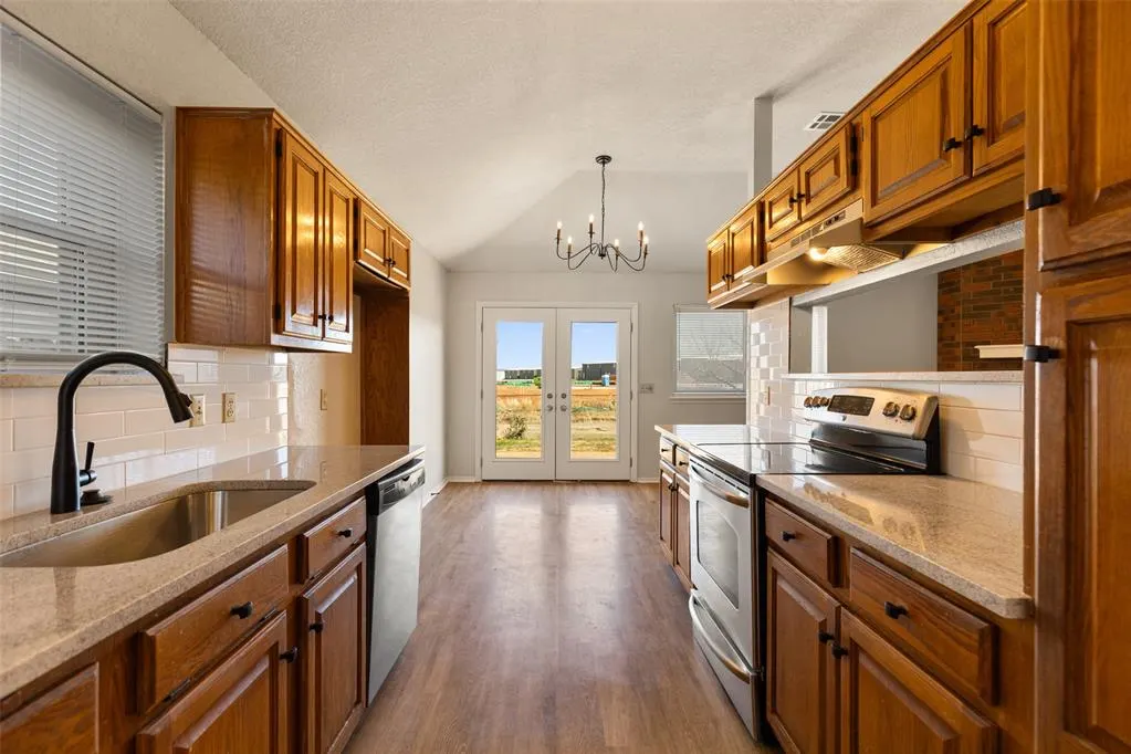 Photo 11 — 8232 Wilshire Ridge Road, Oklahoma City, OK 73132