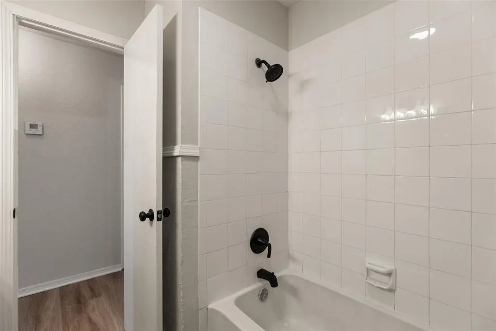 Photo 17 — 8232 Wilshire Ridge Road, Oklahoma City, OK 73132