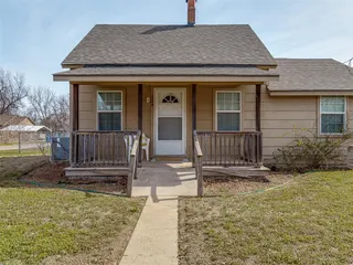 Sold home at 324 N Oak Street