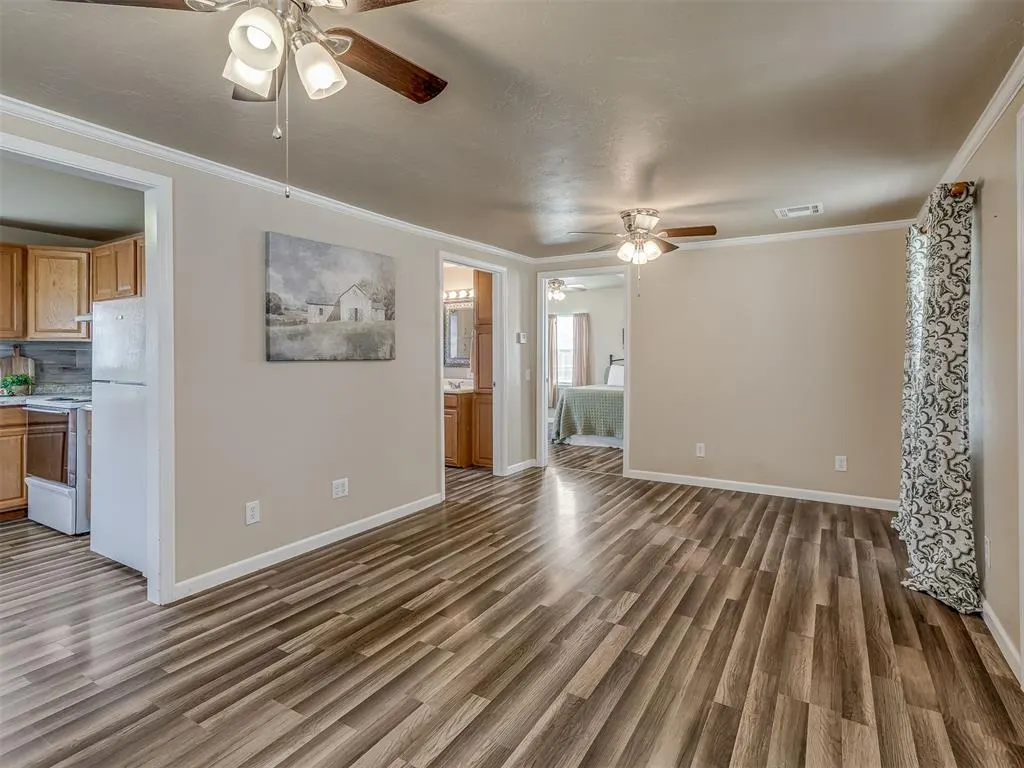 Photo 4 — 324 N Oak Street, Crescent, OK 73028