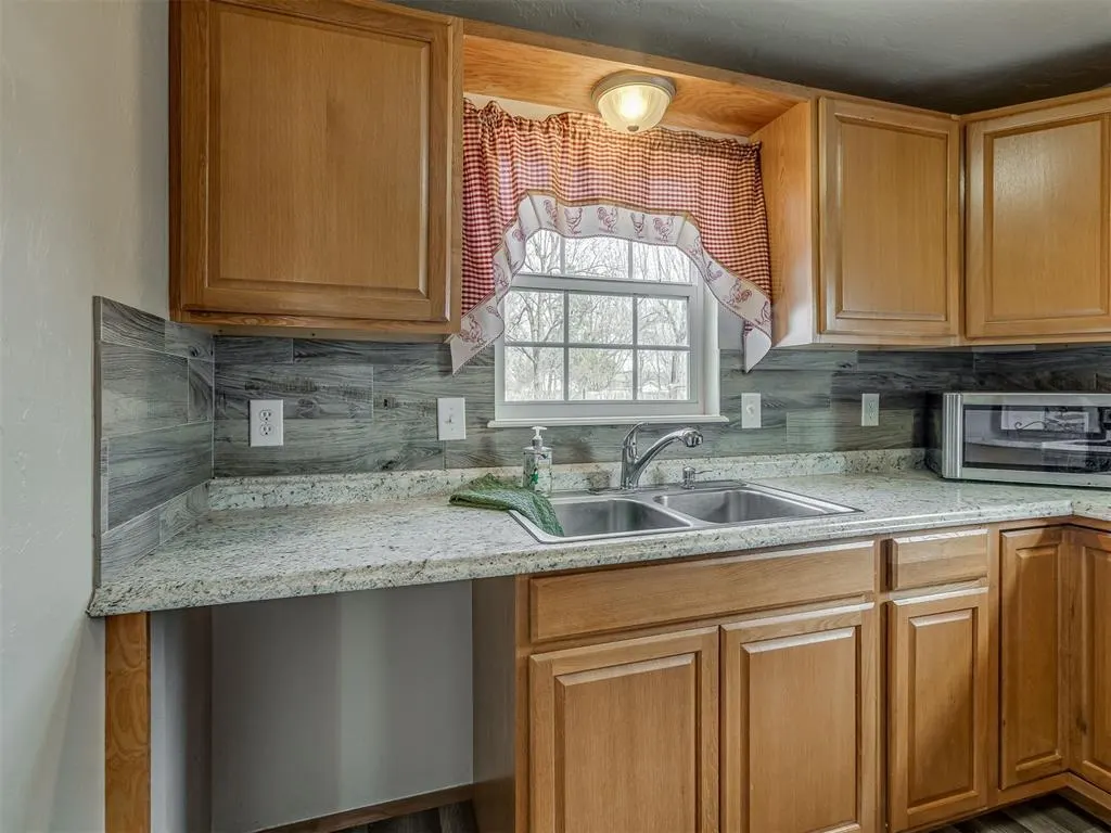 Photo 11 — 324 N Oak Street, Crescent, OK 73028