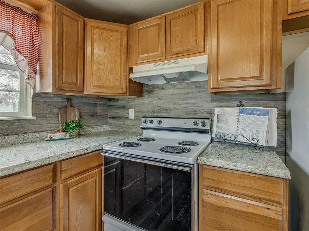 Photo 13 — 324 N Oak Street, Crescent, OK 73028