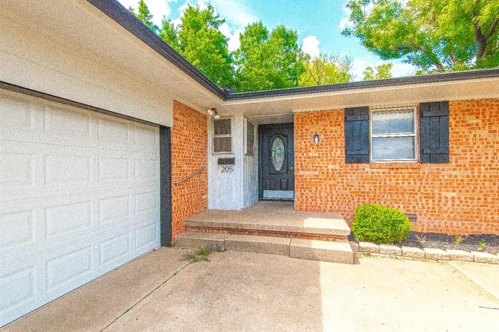 Photo 3 — 205 E 30th Street, Edmond, OK 73013