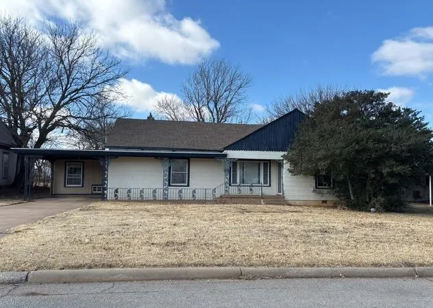 Front exterior — 336 S 15th Street, Clinton, OK 73601