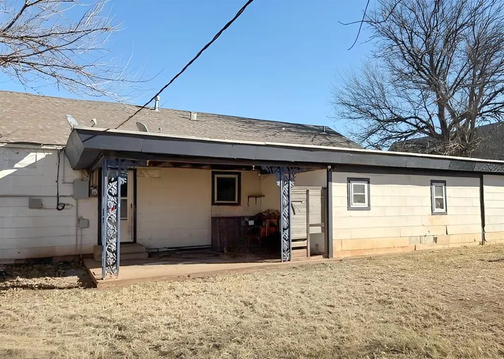Photo 11 — 336 S 15th Street, Clinton, OK 73601