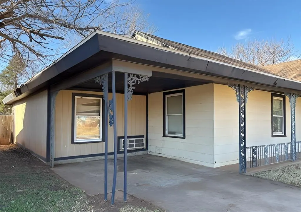 Photo 12 — 336 S 15th Street, Clinton, OK 73601