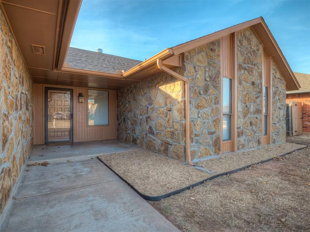 Photo 2 — 109 N Grand Fork Drive, Edmond, OK 73003