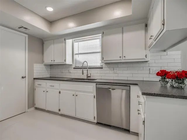Photo 7 — 109 N Grand Fork Drive, Edmond, OK 73003