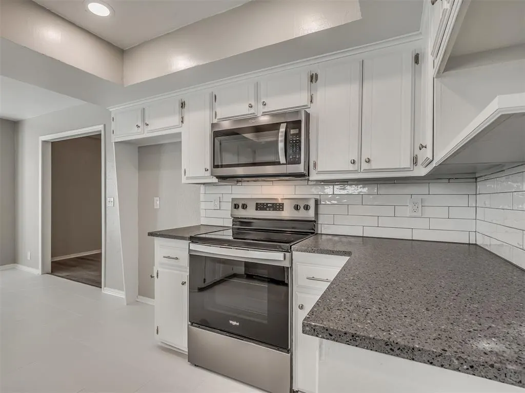 Photo 9 — 109 N Grand Fork Drive, Edmond, OK 73003