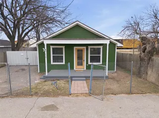 Sold home at 715 SE 10th Street