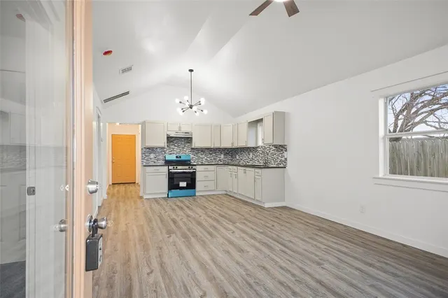 Photo 2 — 715 SE 10th Street, Oklahoma City, OK 73129