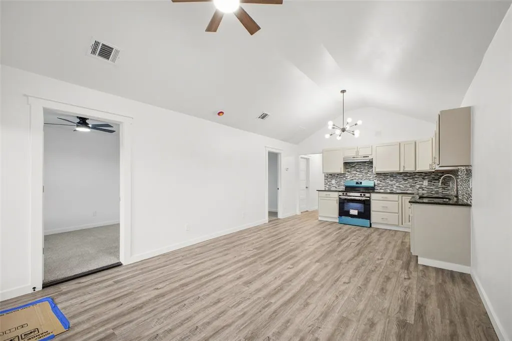 Photo 3 — 715 SE 10th Street, Oklahoma City, OK 73129