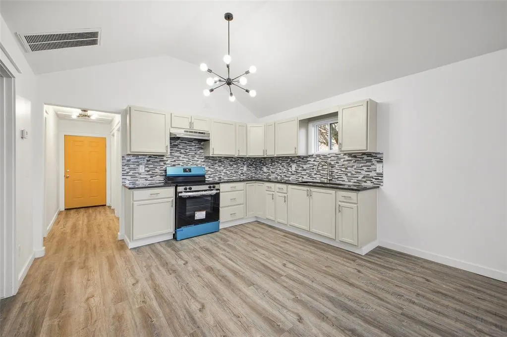 Photo 5 — 715 SE 10th Street, Oklahoma City, OK 73129