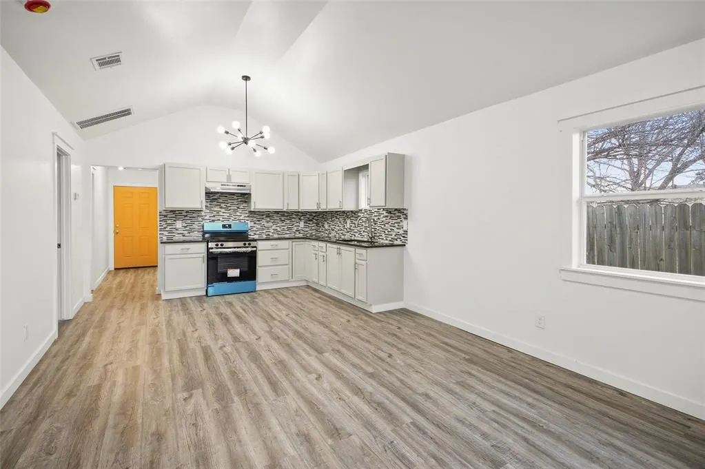Photo 7 — 715 SE 10th Street, Oklahoma City, OK 73129