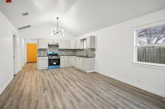 Photo 7 — 715 SE 10th Street, Oklahoma City, OK 73129