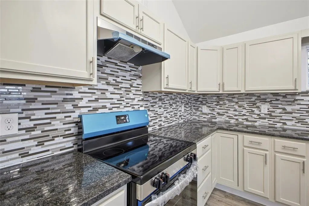 Photo 9 — 715 SE 10th Street, Oklahoma City, OK 73129