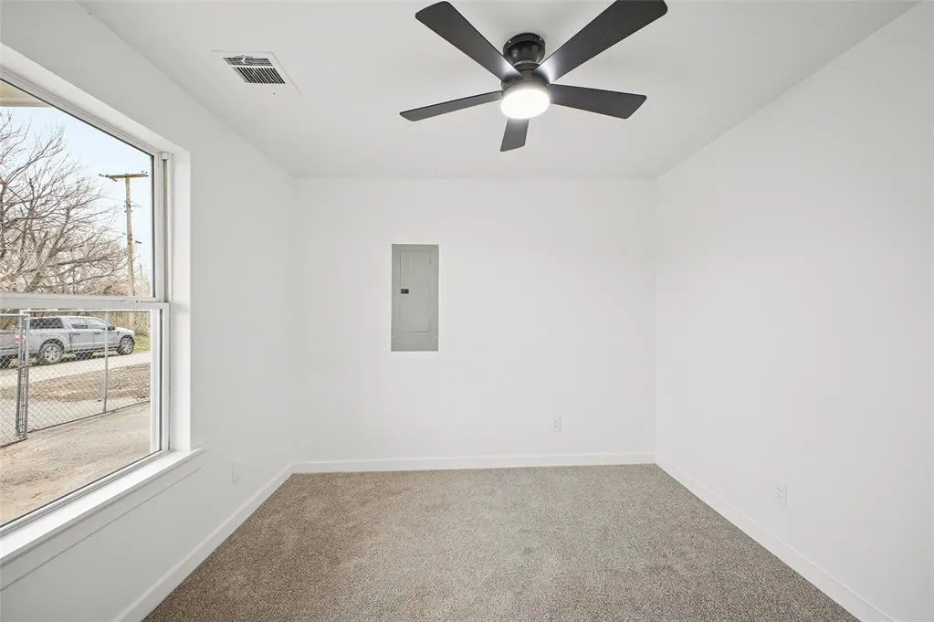 Photo 11 — 715 SE 10th Street, Oklahoma City, OK 73129
