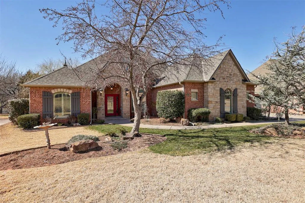 Photo 2 — 3029 Carriage Park Lane, Edmond, OK 73003