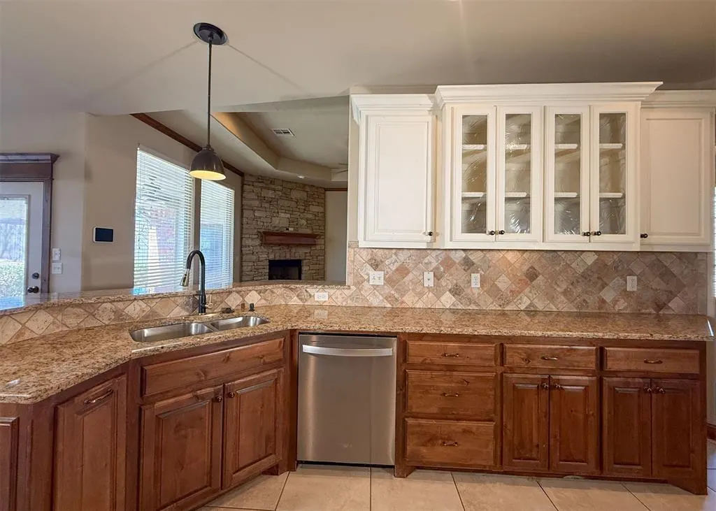 Photo 8 — 14009 Canterbury Drive, Edmond, OK 73013