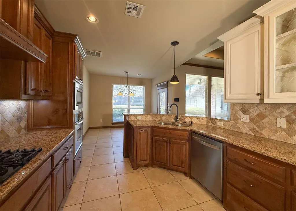 Photo 9 — 14009 Canterbury Drive, Edmond, OK 73013