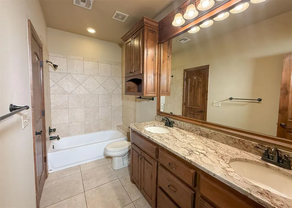 Photo 15 — 14009 Canterbury Drive, Edmond, OK 73013