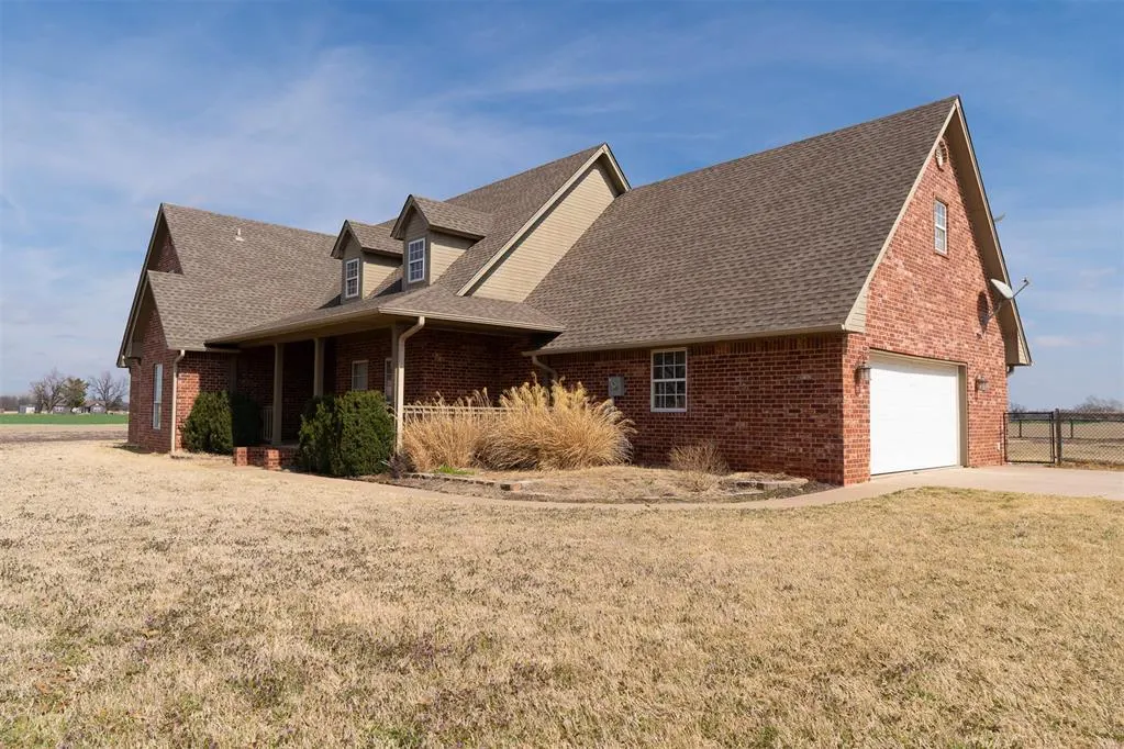 Photo 2 — 15061 N County Road 3215, Pauls Valley, OK 73075