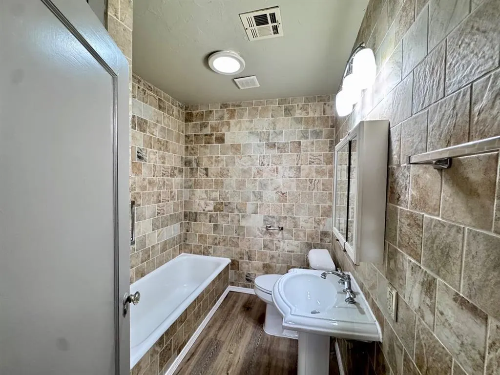 Photo 16 — 2521 NW 12th Street, Oklahoma City, OK 73107