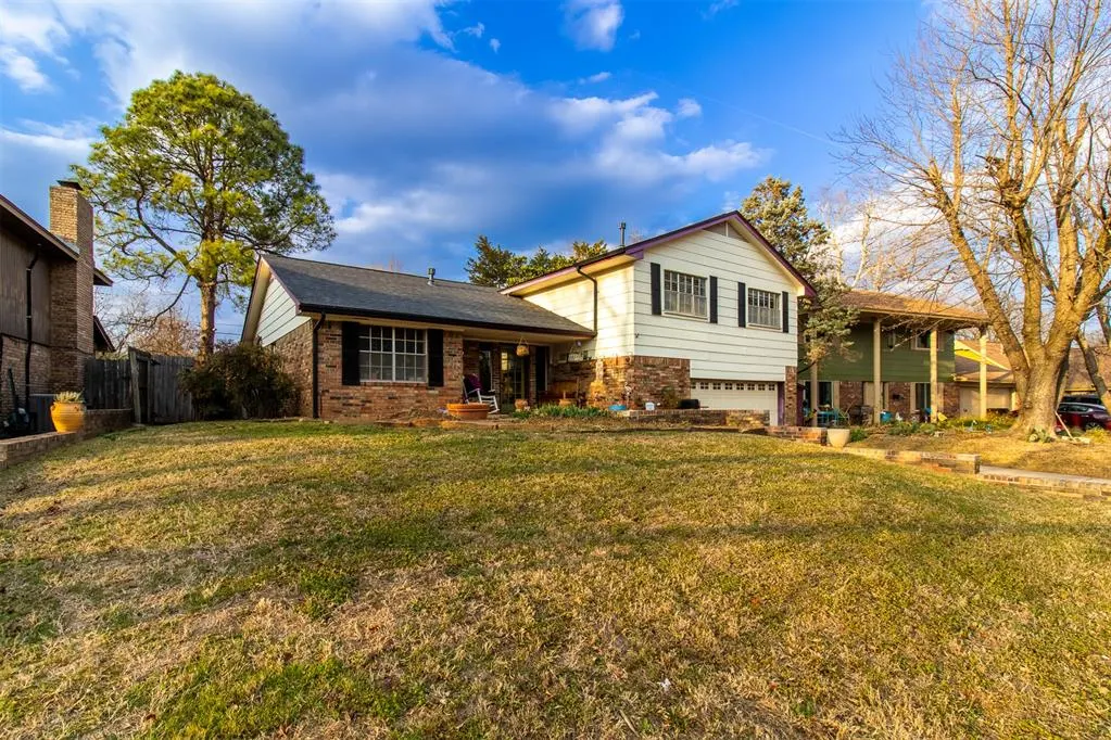 Photo 2 — 921 Schulze Drive, Norman, OK 73071