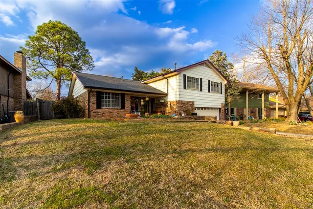 Photo 2 — 921 Schulze Drive, Norman, OK 73071