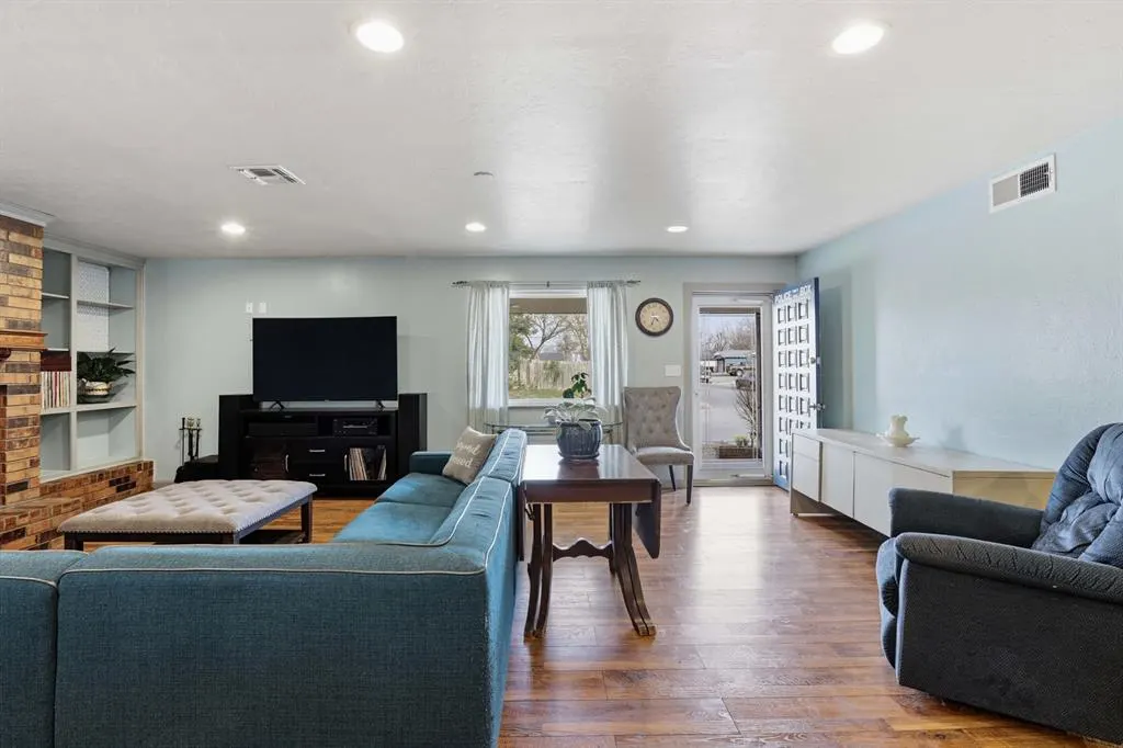 Photo 3 — 4937 S Woodward Avenue, Oklahoma City, OK 73119