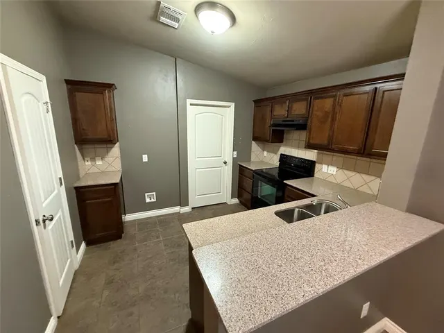 Photo 2 — 15229 Stillwind Drive, Oklahoma City, OK 73170