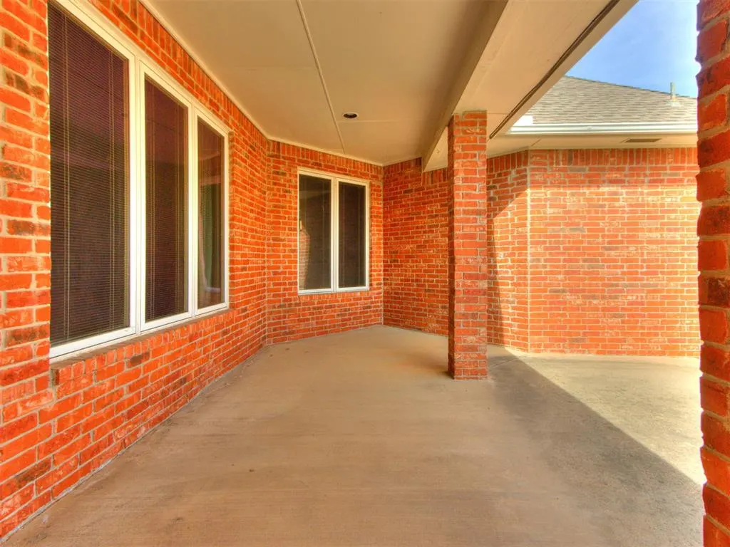 Photo 2 — 4712 N Cromwell Avenue, Oklahoma City, OK 73112