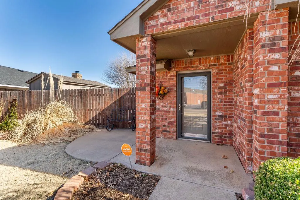Photo 3 — 211 Granite Wash Street, Clinton, OK 73601