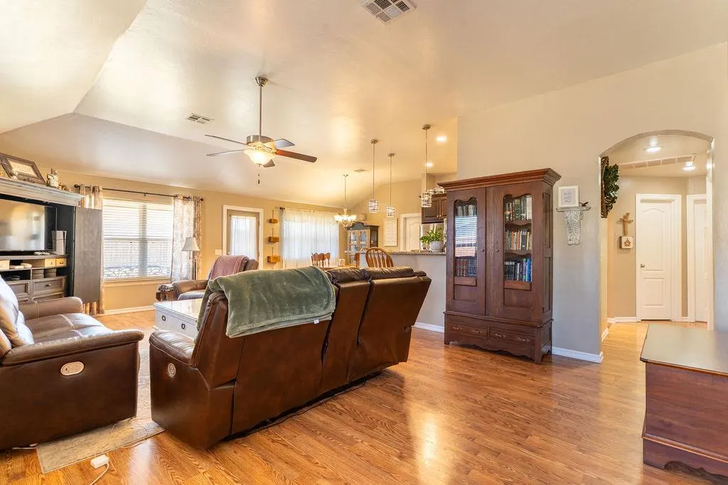 Photo 4 — 211 Granite Wash Street, Clinton, OK 73601