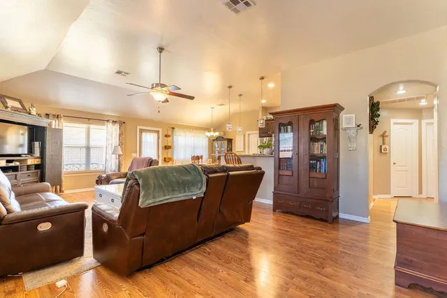 Photo 4 — 211 Granite Wash Street, Clinton, OK 73601