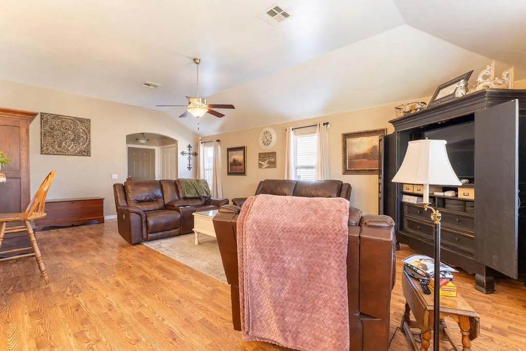Photo 6 — 211 Granite Wash Street, Clinton, OK 73601